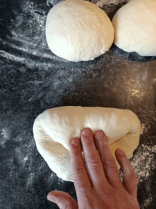 Teiglinge werden zu Wecken geschlagen.